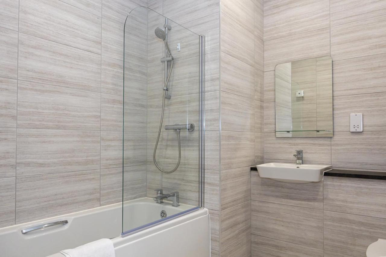 Superb 2Bd Apartment In China Town Manchester Ngoại thất bức ảnh