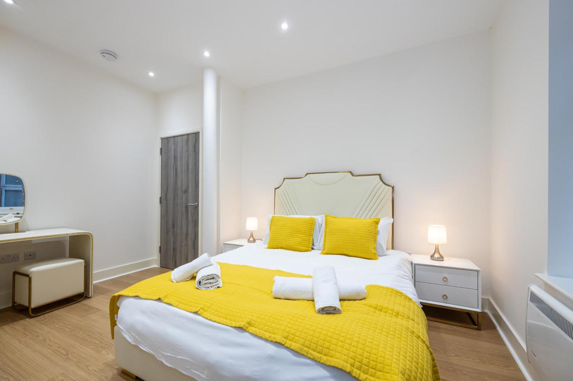 Superb 2Bd Apartment In China Town Manchester Ngoại thất bức ảnh